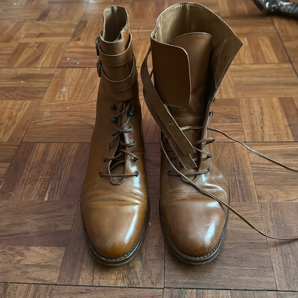 Cognac ankle boots in good condition The heels and leather is in good condition